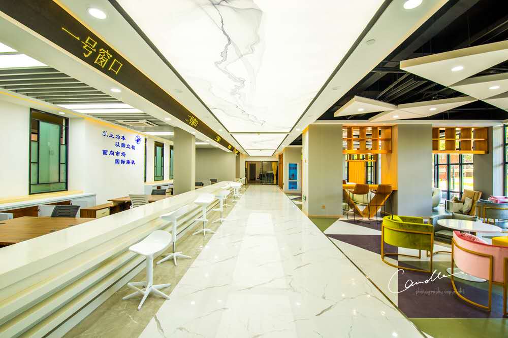 浙江萬(wàn)里學(xué)院