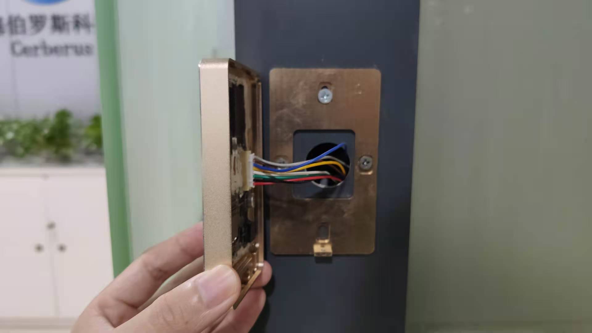 二維碼門禁設備安裝